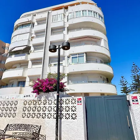 Magnifico Atico 4 Hab Frente A La Playa Con Piscinas Parking Incluido Por Keywise Фуэнхирола