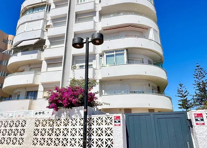 Magnifico Atico 4 Hab Frente A La Playa Con Piscinas Parking Incluido Por Keywise Fuengirola